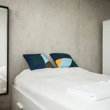 Apartment Unique With Stunning View & Netflix Warsaw