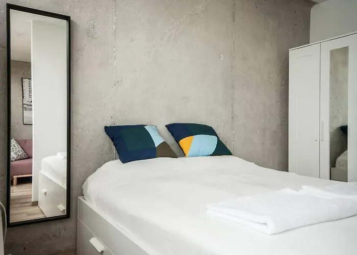 Apartment Unique With Stunning View & Netflix Warsaw