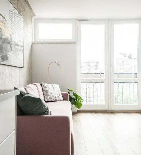 Apartment Unique With Stunning View & Netflix Warsaw