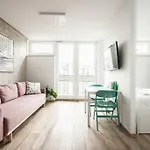 Apartment Unique With Stunning View & Netflix Warsaw